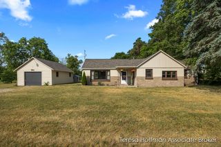 761 Lincoln Lake Ave SE, Lowell, MI 49331