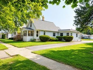 218 N  Hadsall St, Genoa, IL 60135