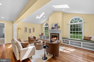 5015 Gadsen Dr, Fairfax, VA 22032