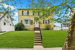 218 Thornycroft Ave, Staten Island, NY 10312
