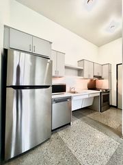 521 W  2nd St #404, Duluth, MN 55802