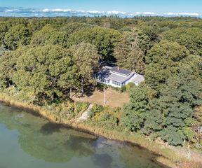 28 S Midway Rd, Shelter Island, NY 11964