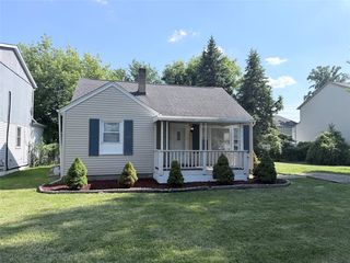 1130 Birchwood Dr, Troy, MI 48083