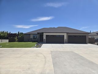 1509 Mountain View Dr, Twin Falls, ID 83301