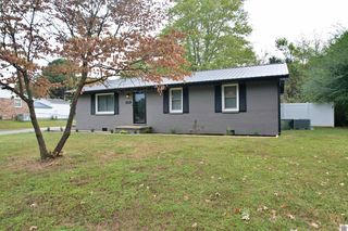 1502 Clayshire Dr, Murray, KY 42071