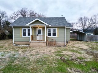 321 E 3rd Street, West Plains, MO 65775