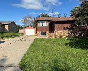 124 5th Ave NW, Byron, MN 55920