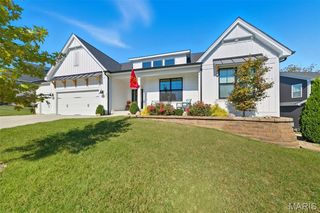 211 Old Moray Pl, Saint Charles, MO 63301