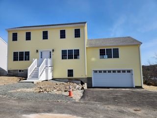 53 Kelly Ln, Lynn, MA 01904