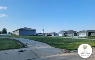 1002 Memory Ln, Wayne, NE 68787