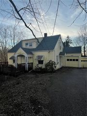 701 Lovers Ln, Steubenville, OH 43953
