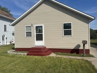 1109 S  State St, Aberdeen, SD 57401