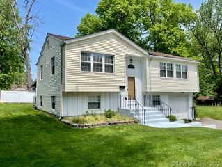 12 Gilbert Ave, Bloomfield, CT 06002
