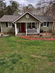 806 Pj East Rd, Covington, GA 30014