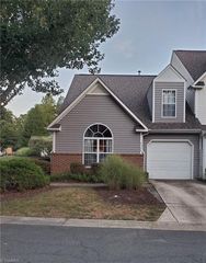6324 Double Eagle Dr, Whitsett, NC 27377