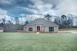 121 Richburg Ct, Pearl, MS 39208