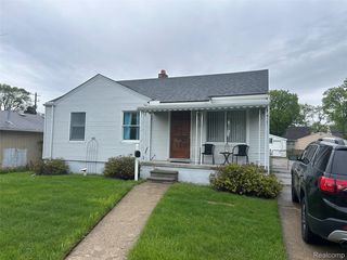 25601 Rose St, Roseville, MI 48066
