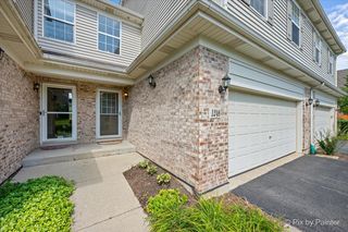 1248 Bradley Cir, Elgin, IL 60120