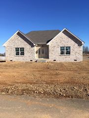 101 Thacker Dr #21, Portland, TN 37148