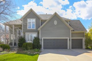 17724 Roundtree Dr, Olathe, KS 66062