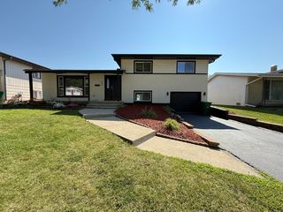 829 S  School St, Lombard, IL 60148