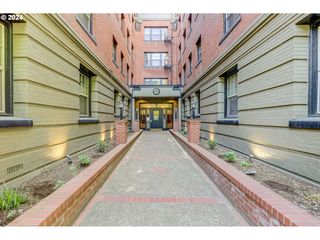 2109 NW Irving St #207, Portland, OR 97210