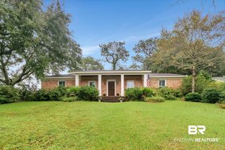 524 Ridgelawn Dr, Mobile, AL 36608