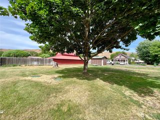400 and 402 Baxter Street, Starbuck, WA 99359