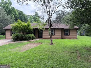 185 Roberts Rd, Covington, GA 30016