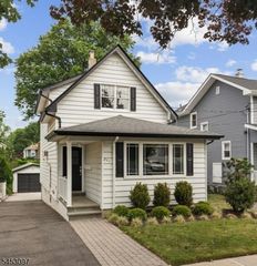 271 Travers Pl, Lyndhurst, NJ 07071