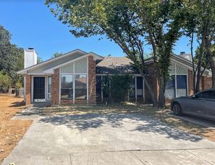 104 Oakwood Ln, Kennedale, TX 76060