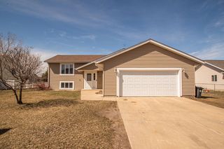 214 Rainbow Dr, Marshall, MN 56258