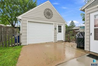 3000 E  21st St, Sioux Falls, SD 57103
