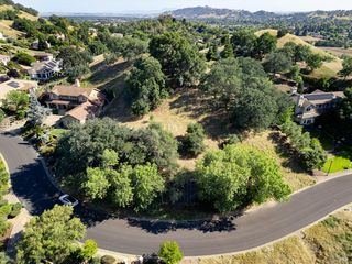 2060 Pinecrest Court, Vacaville, CA 95688