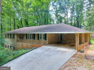 1717 Grandeus Ln SW, Stone Mountain, GA 30087