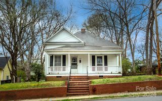 320 S  Mulberry St, Statesville, NC 28677