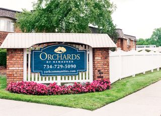 37140 Orchard Cir  #70, Westland, MI 48186