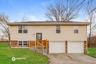 1108 Golfview Dr, Grain Valley, MO 64029