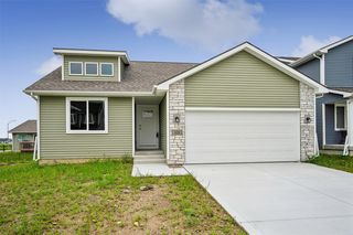 608 NE Oak Ridge Dr, Ankeny, IA 50021