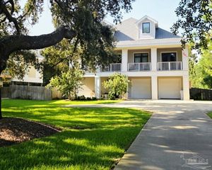 3224 Bay St, Gulf Breeze, FL 32563