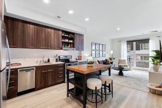 4949 S  Landing Dr #301, Portland, OR 97239