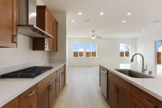 2227 Paramount Ln, Manteca, CA 95337