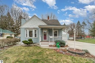 1032 Sanford Ave, Alma, MI 48801