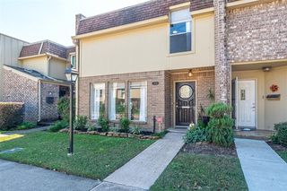 5233 Woodlawn Pl, Bellaire, TX 77401