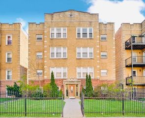6115 N Claremont Ave #1S, Chicago, IL 60659