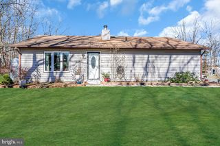 13 Robin Rd, Howell, NJ 07731