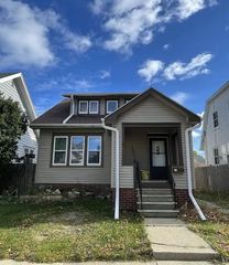 1617 Grange Ave, Racine, WI 53405
