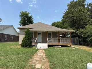 612 E  4th St, Claremore, OK 74017