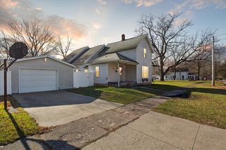 407 West St, Dowagiac, MI 49047