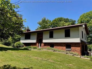 15292 Clay Hwy, Lizemores, WV 25125